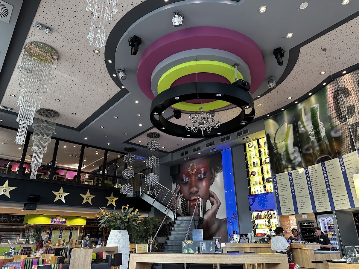 Cafe - Restaurant - Bar Bella Photo 4