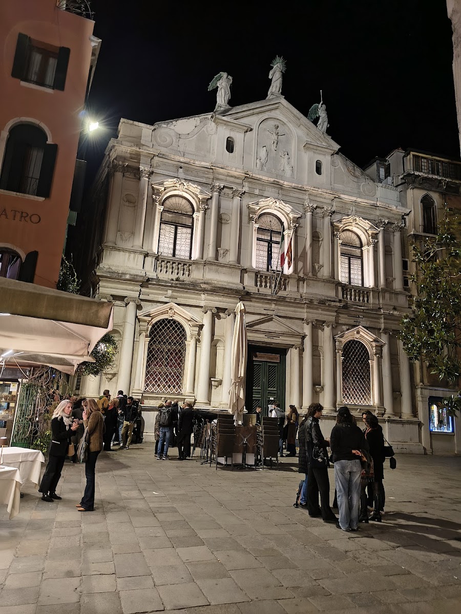 Al Theatro Photo 4