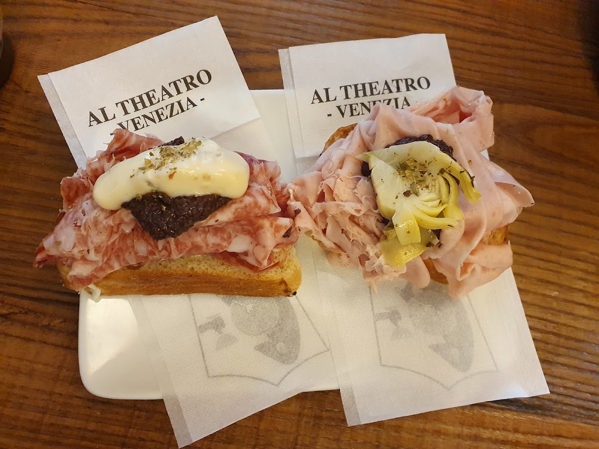 Al Theatro Photo 8
