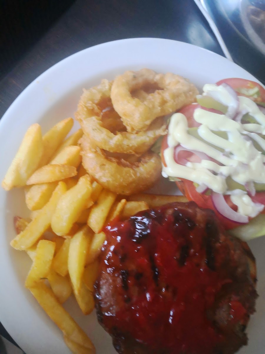Clippers Bar & Restaurant Photo 10