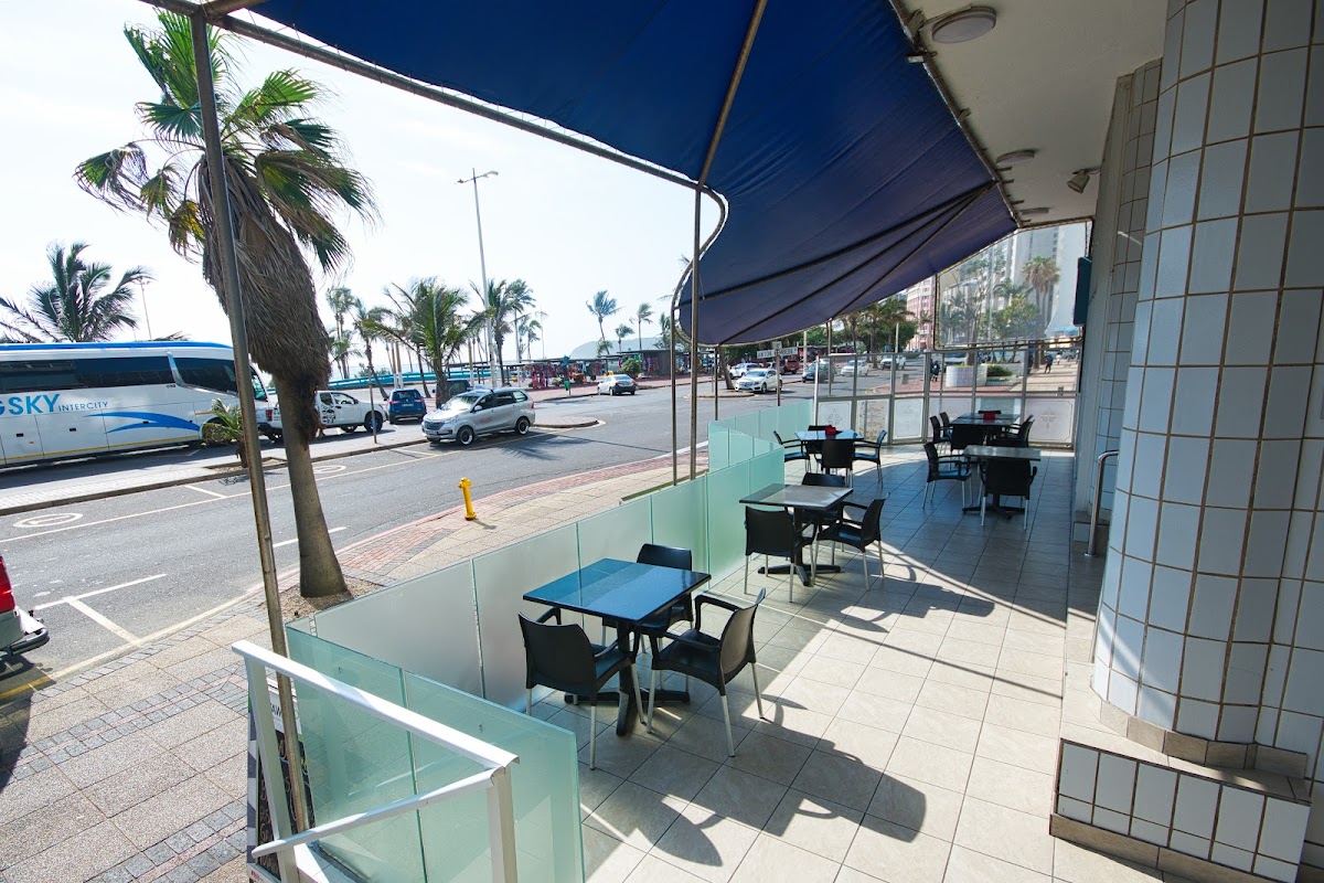 Clippers Bar & Restaurant Photo 4