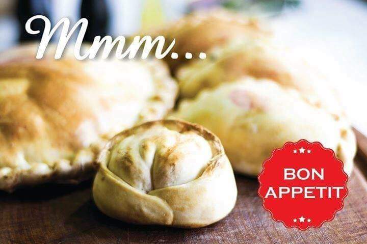 Mía Muzza (Bon Appétit) Photo 7