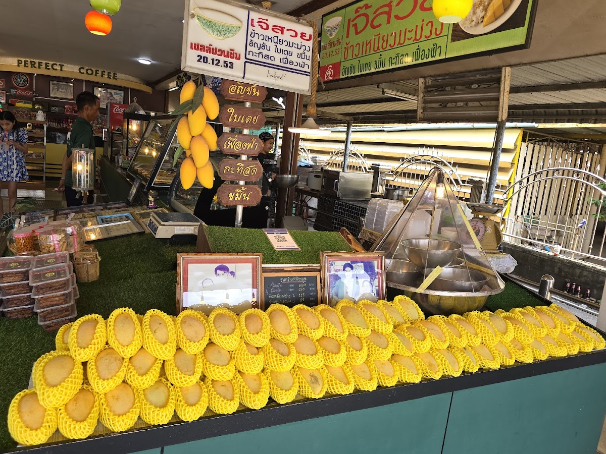 Sister Suay Mango Sticky Rice Photo 3