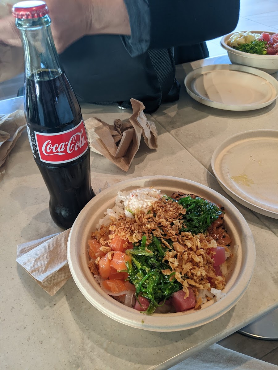Blue Whale Poke Bar and Grill Photo 10