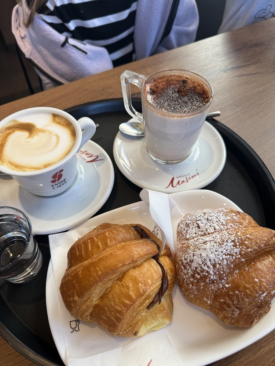 Caffè & Tortellini Photo 9