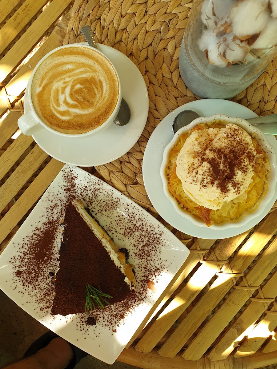 Unique Cafe' Photo 10