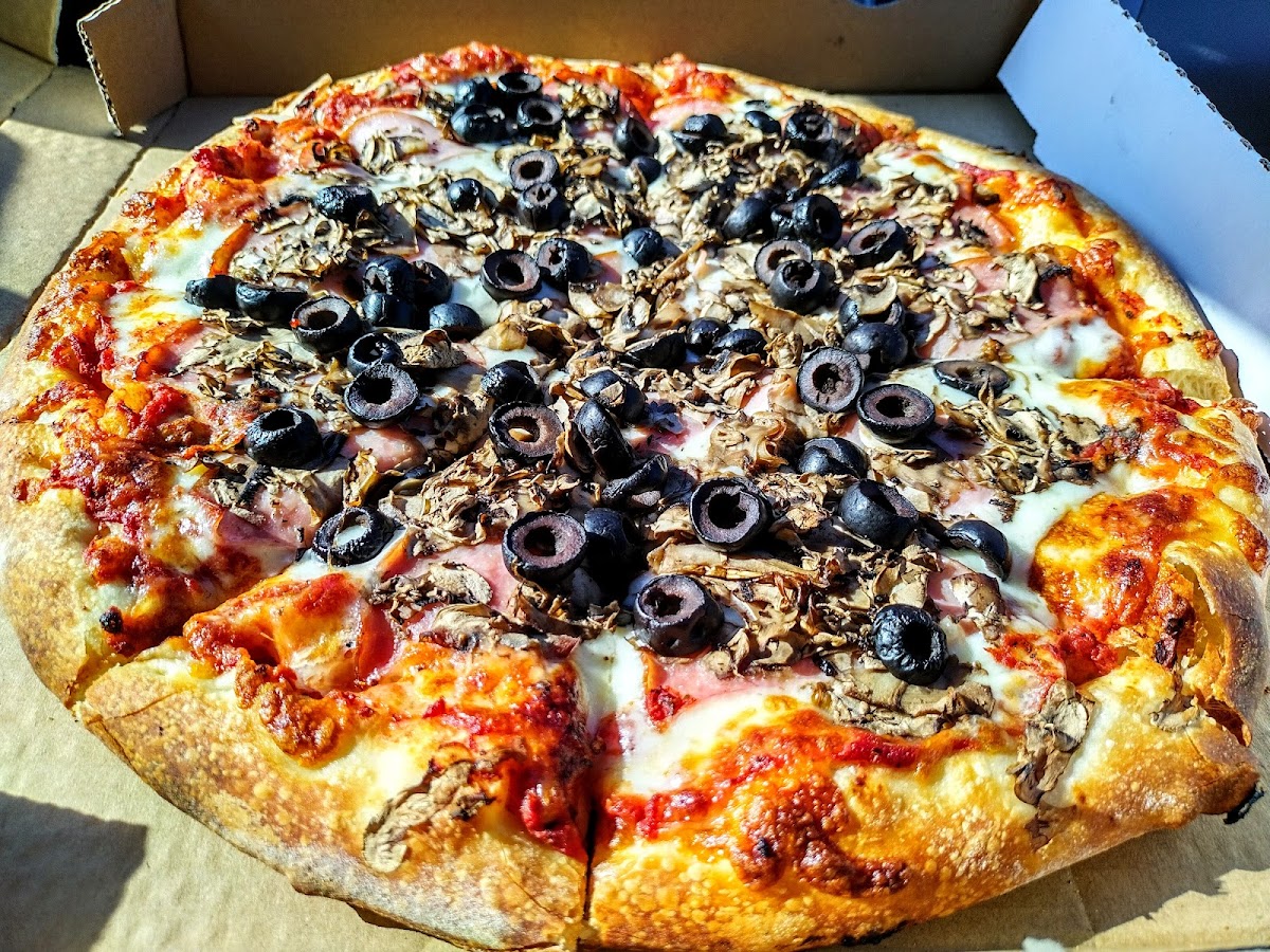 Upper Crust Pizza Photo 8