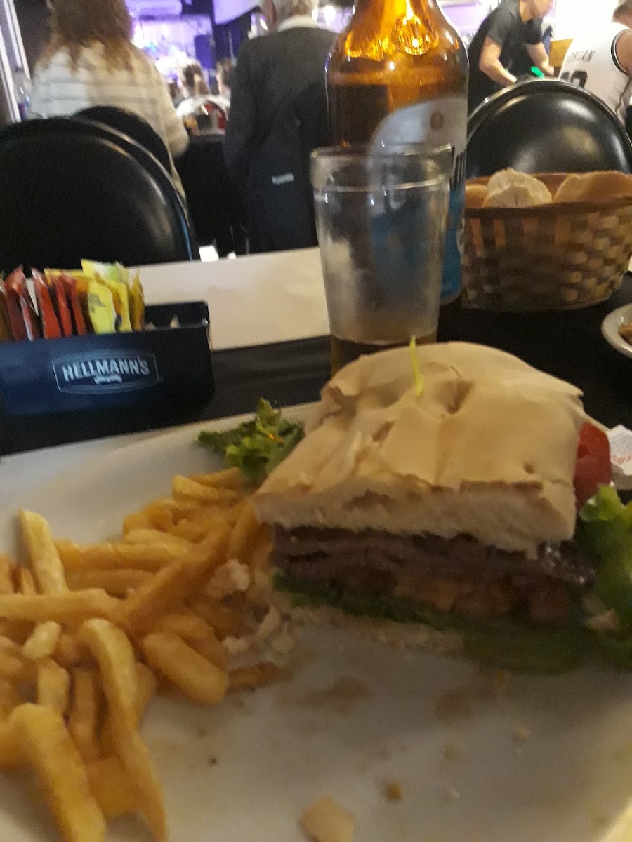 Pioneros Resto Bar Photo 5
