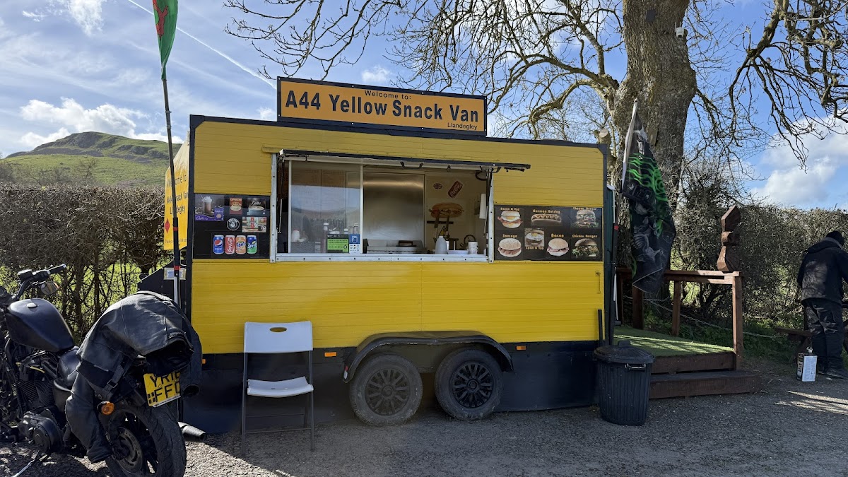A44 Yellow snack van Photo 5
