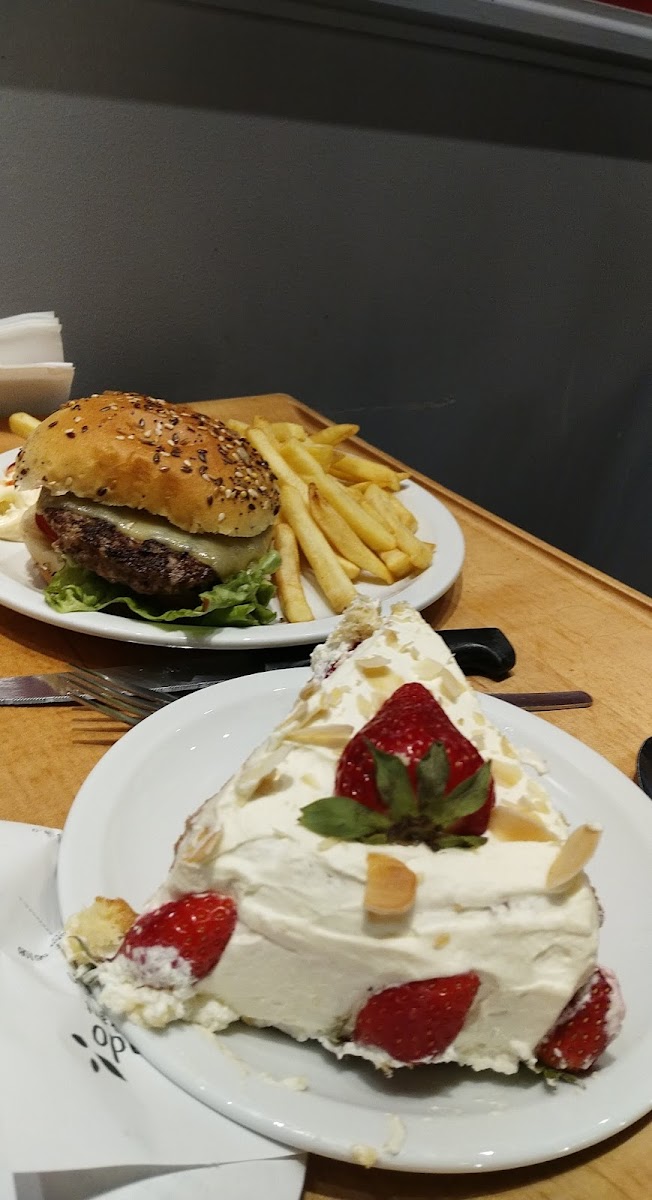 Crescendo Restaurant Photo 5