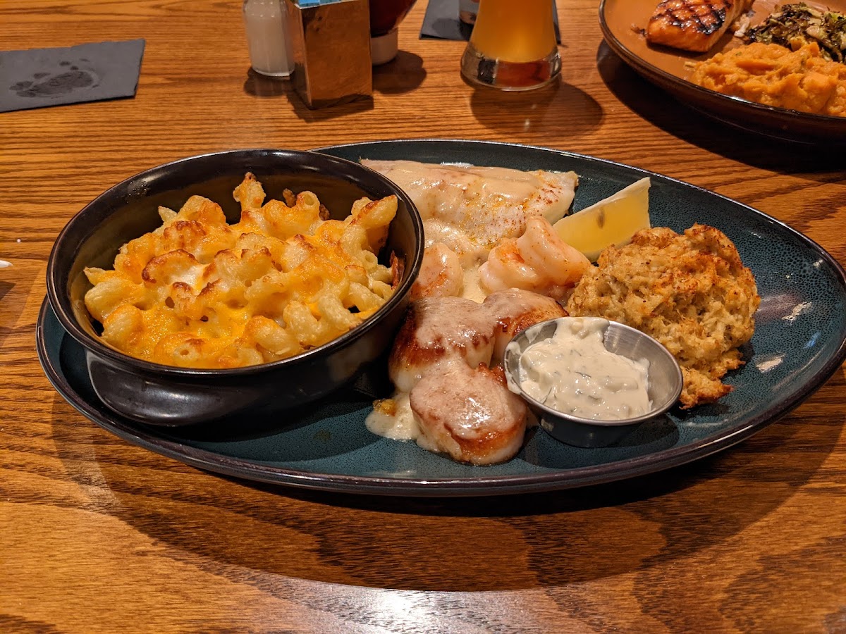DoGoods Tavern Photo 10