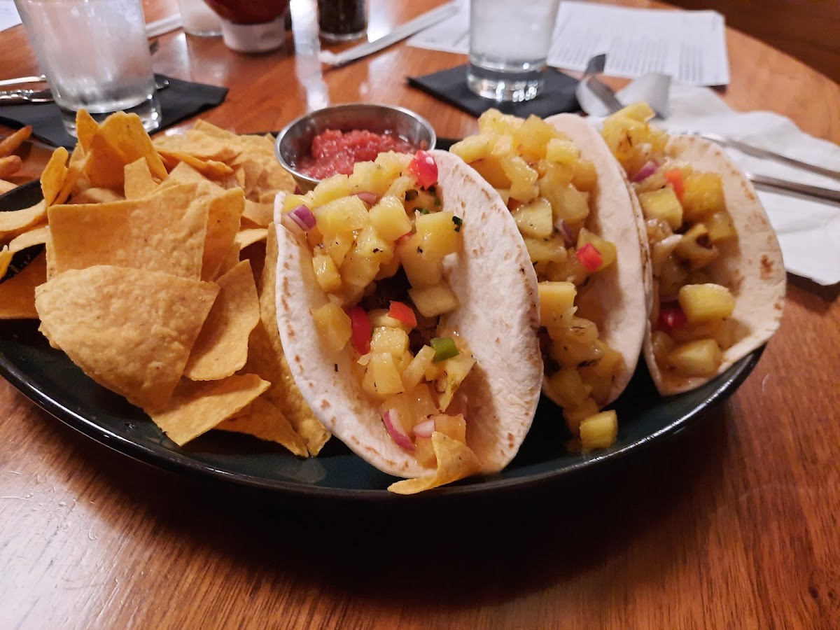 DoGoods Tavern Photo 7