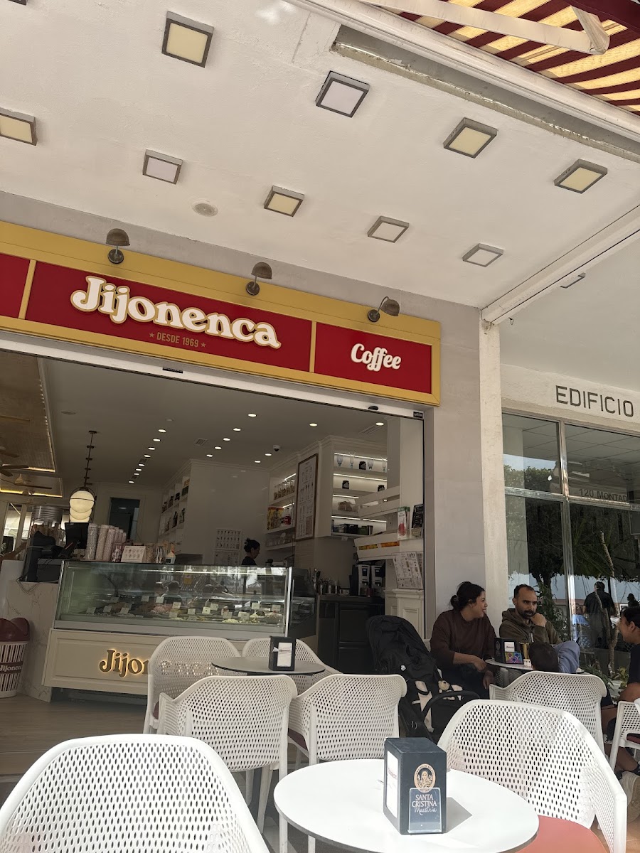 Heladería Cafetería La Jijonenca Marbella Photo 3
