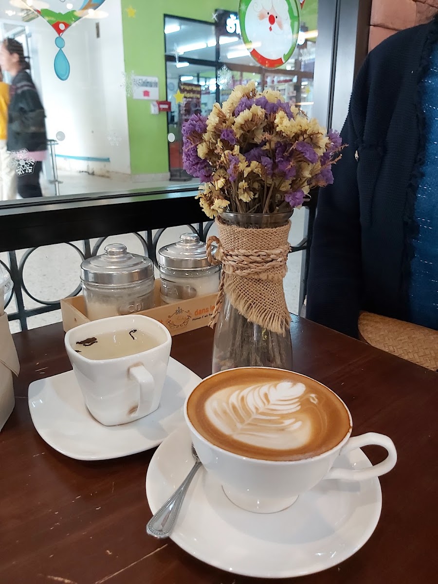 Pooh Whan Bakery & Coffee Photo 7