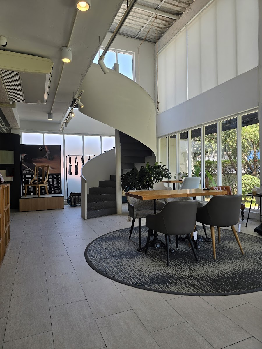 Lasunya Comfort Dining Photo 3