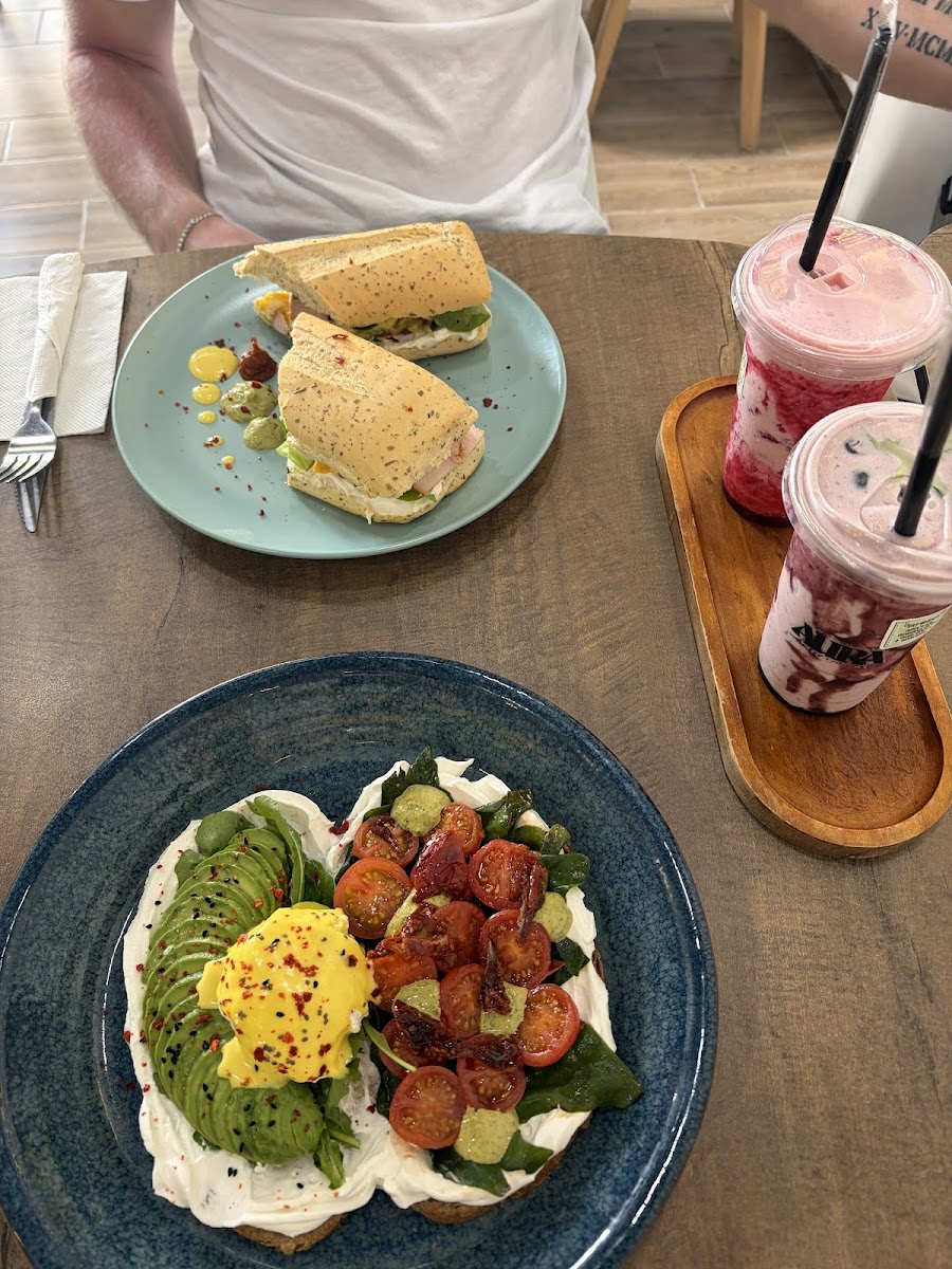 AURA Cafe Lounge Photo 4