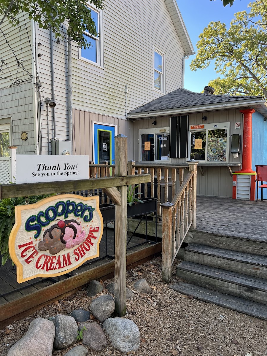 Scooper's Ice Cream Shoppe Photo 3