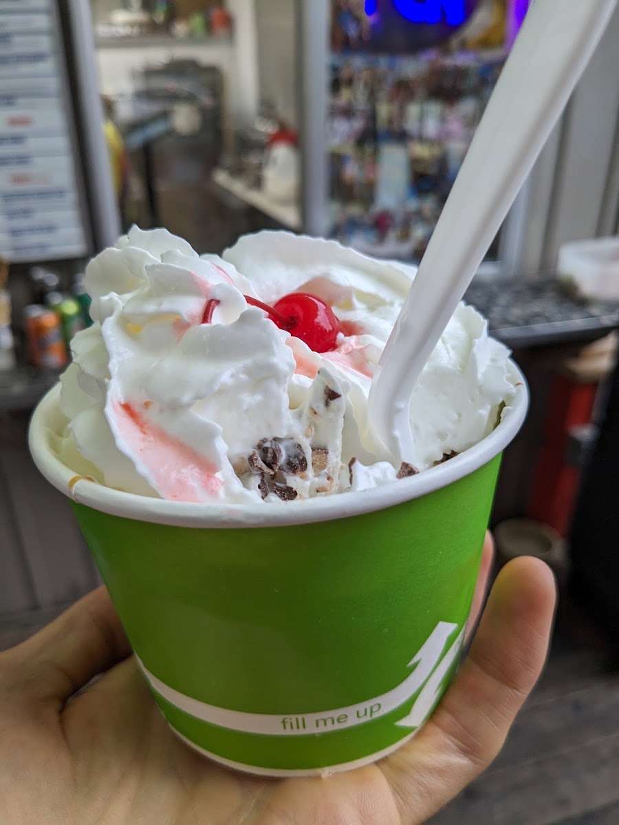 Scooper's Ice Cream Shoppe Photo 4