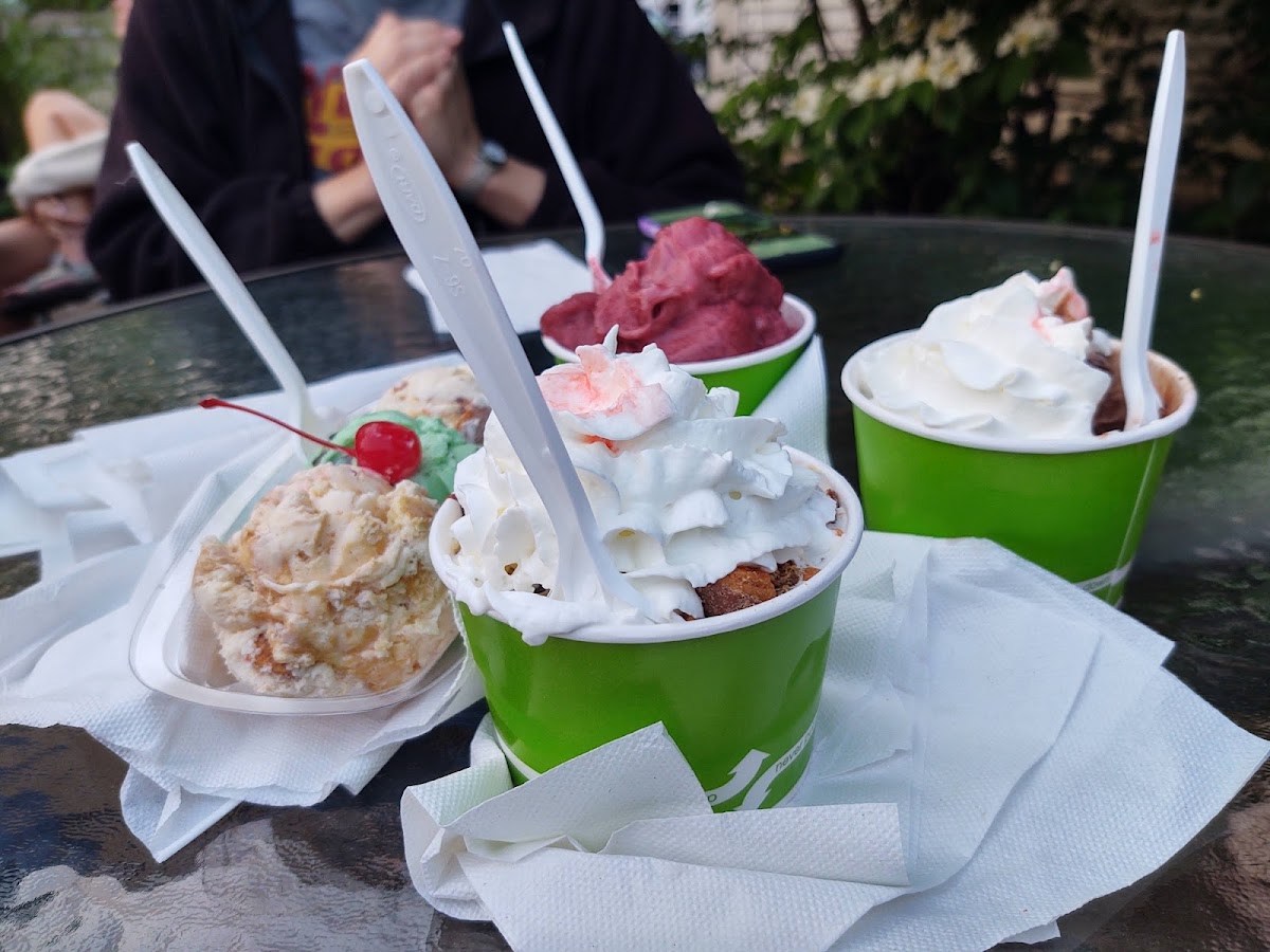 Scooper's Ice Cream Shoppe Photo 8