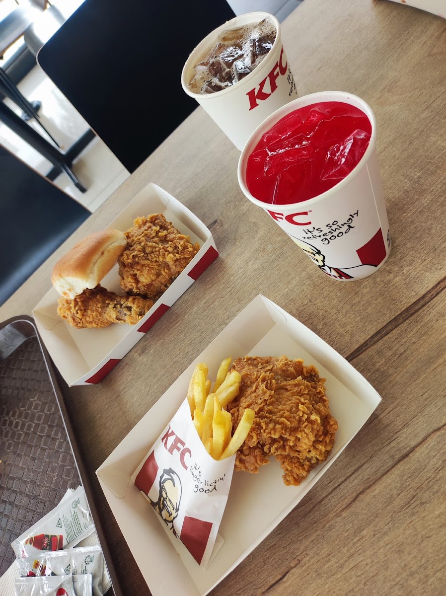 KFC R2 Avenue, Sungai Dua Photo 8