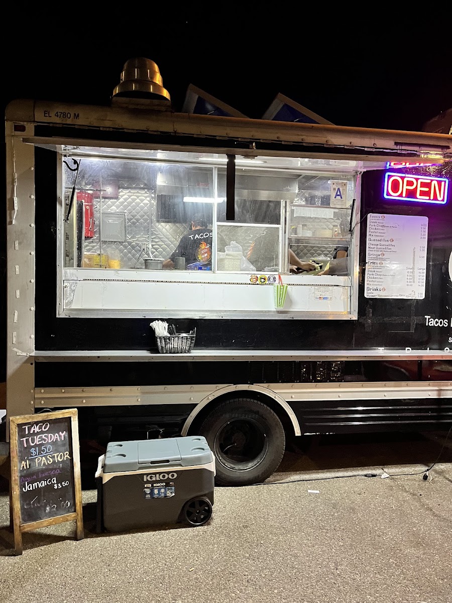 Rapido Y Sabroso Taco Truck Photo 3