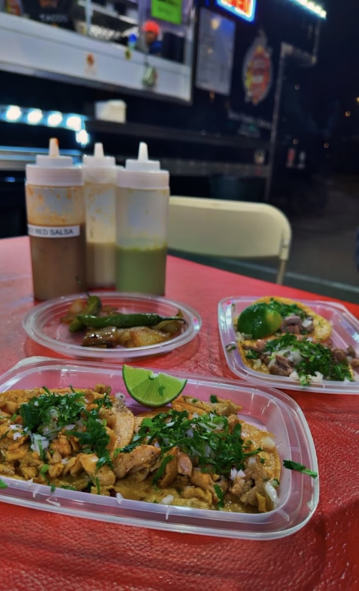 Rapido Y Sabroso Taco Truck Photo 6