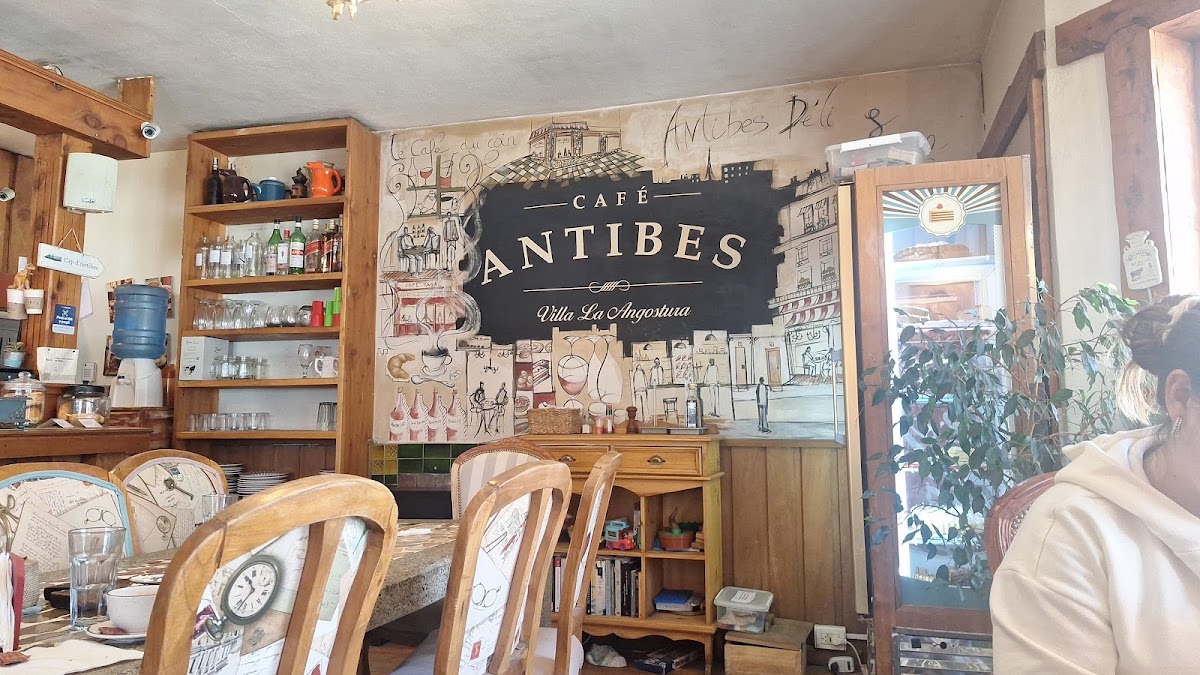 Café Antibes Photo 3