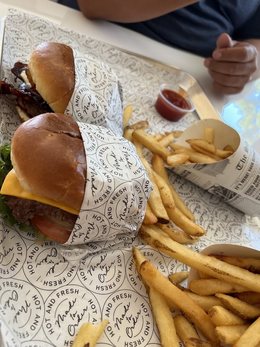 Frosty's Burgers Photo 5