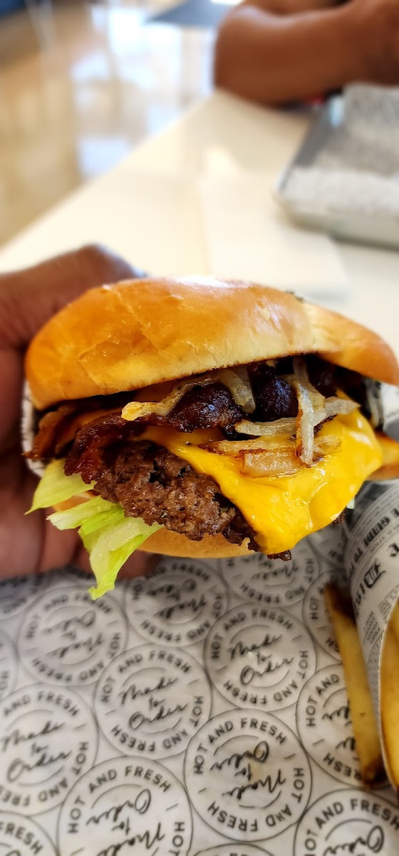 Frosty's Burgers Photo 8