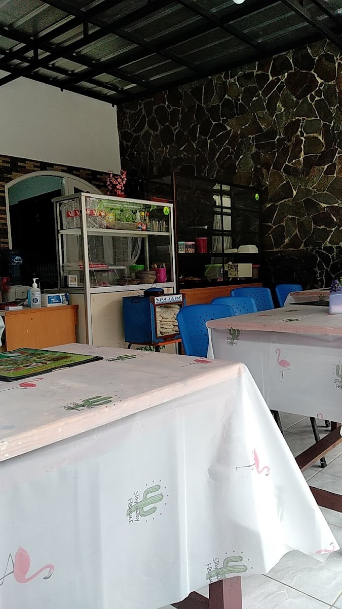 Istana Kuliner Medan Photo 3