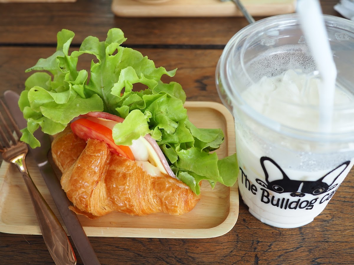 The Bull dog cafe Photo 3