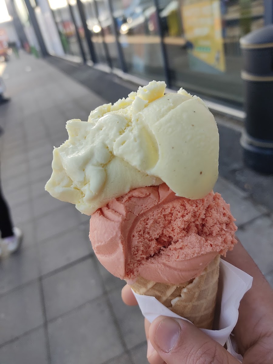 Creams Cafe Beckton Photo 6