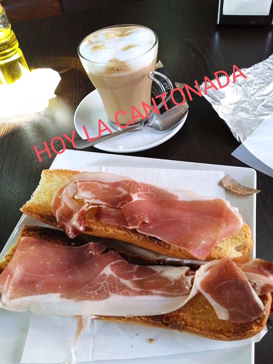 La Cantonada Cafeteria Photo 6