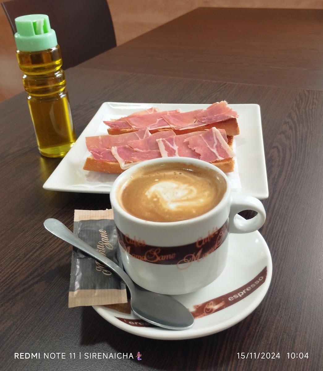La Cantonada Cafeteria Photo 8