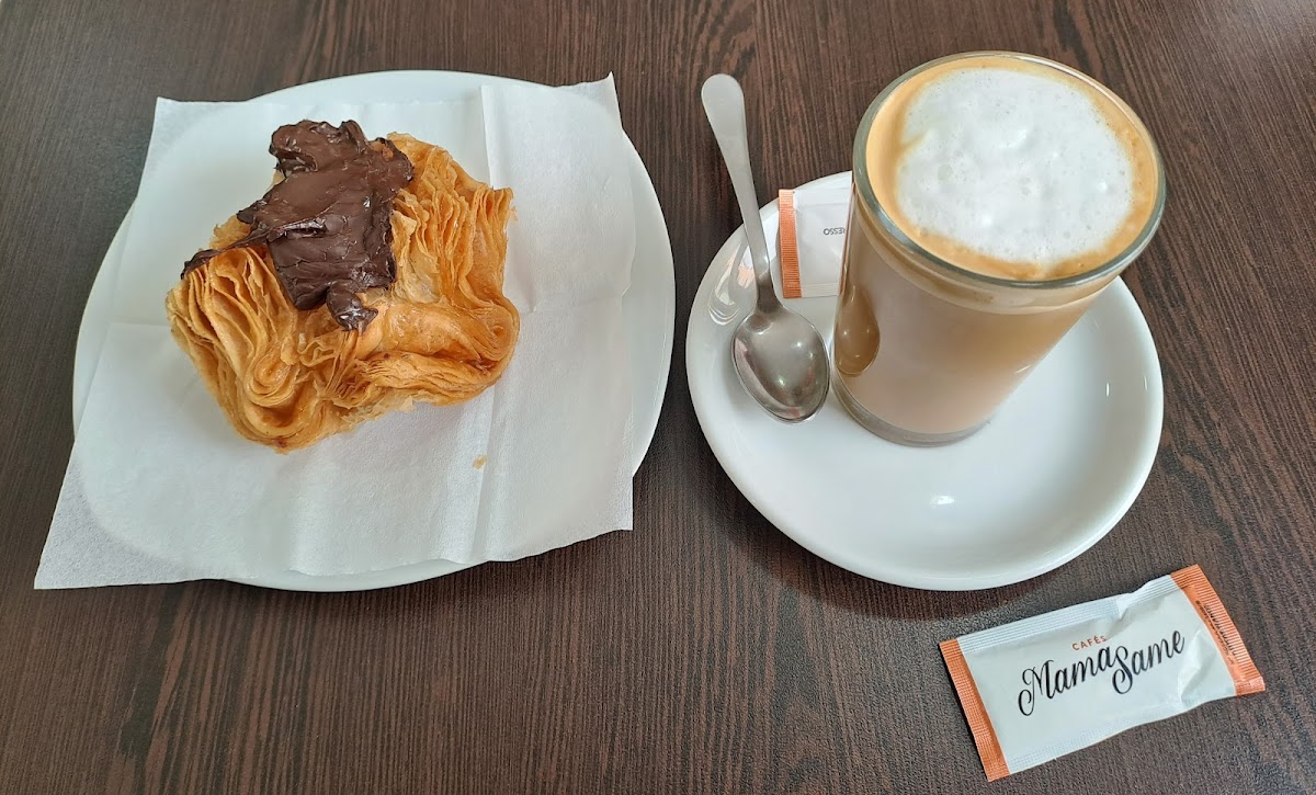 La Cantonada Cafeteria Photo 9