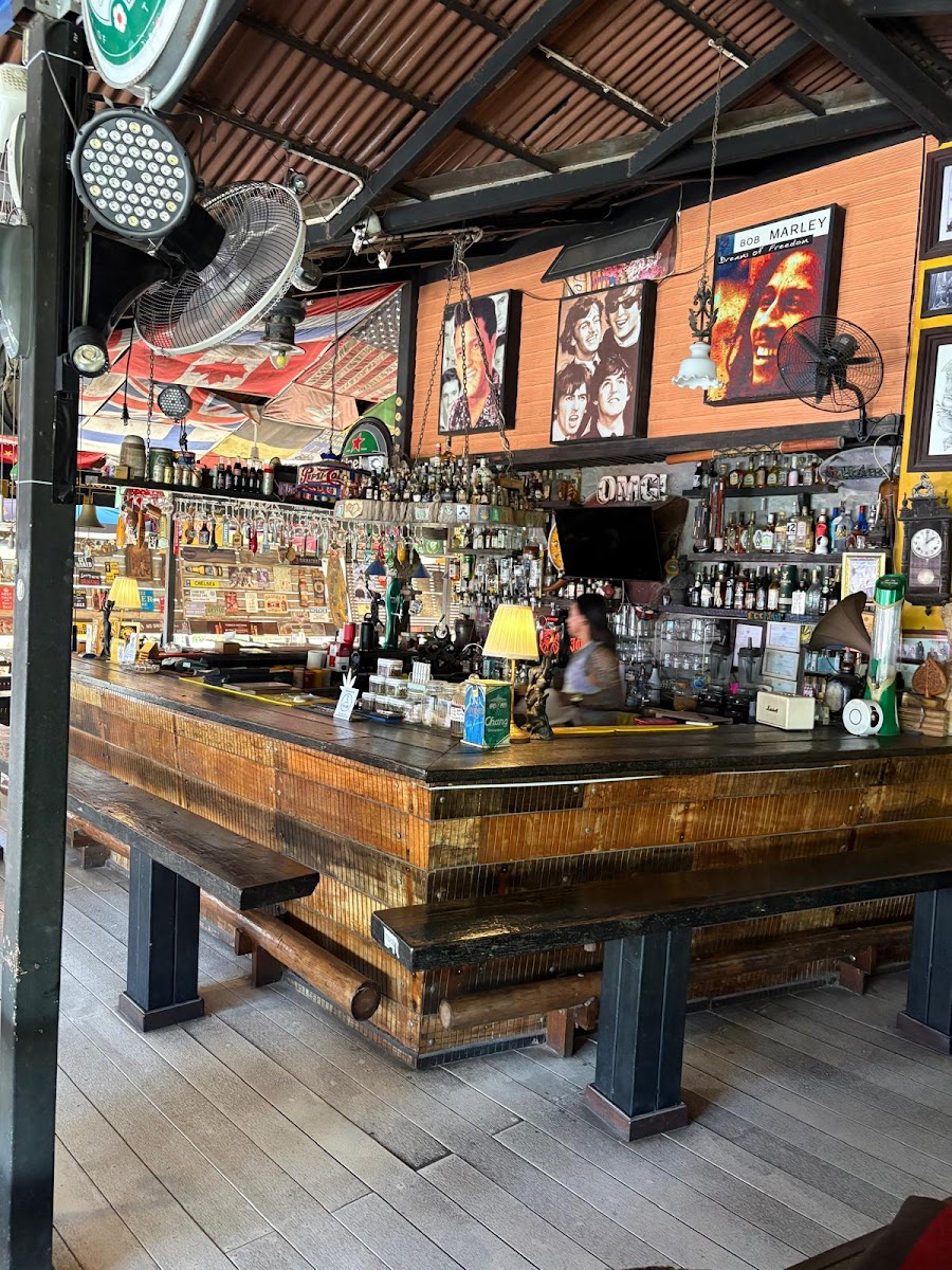 OMG! Sports Bar & Restaurant Photo 4