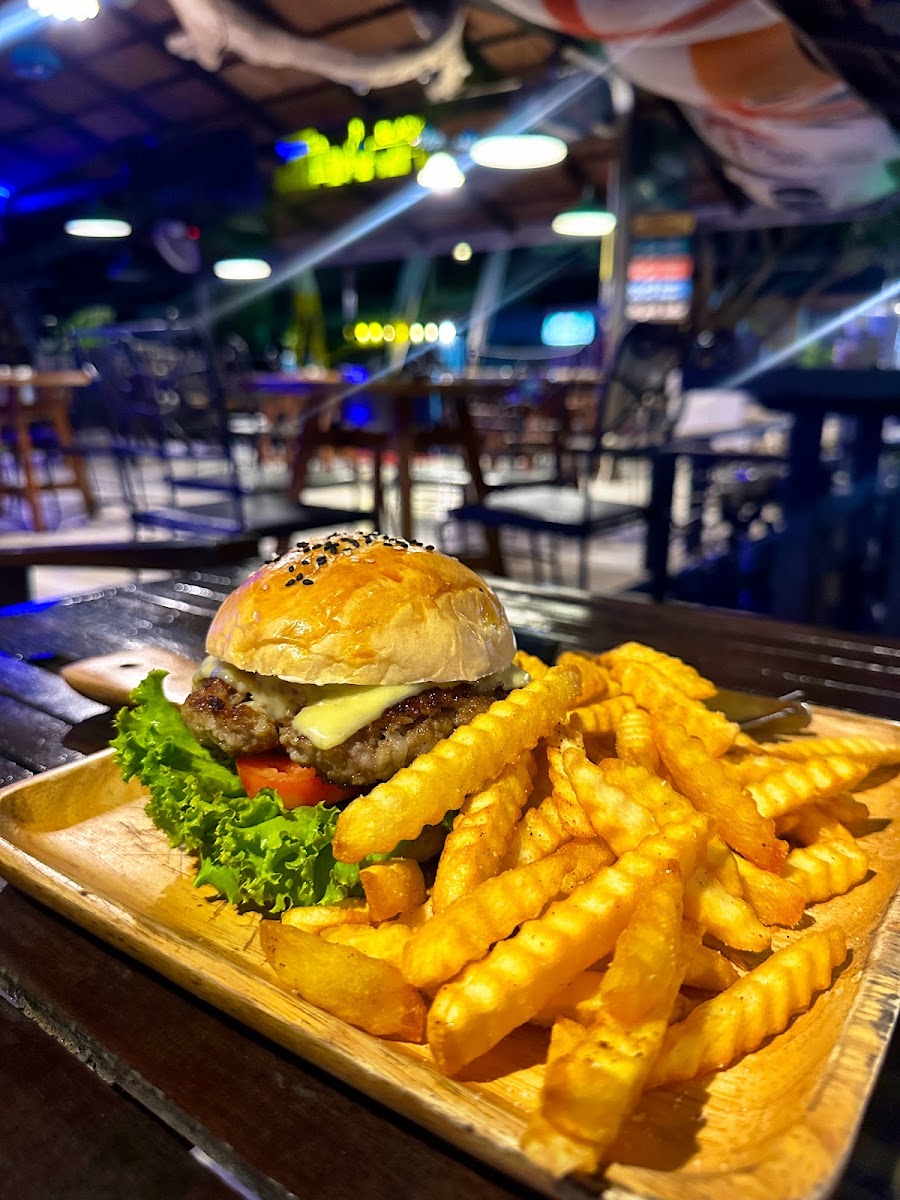 OMG! Sports Bar & Restaurant Photo 6