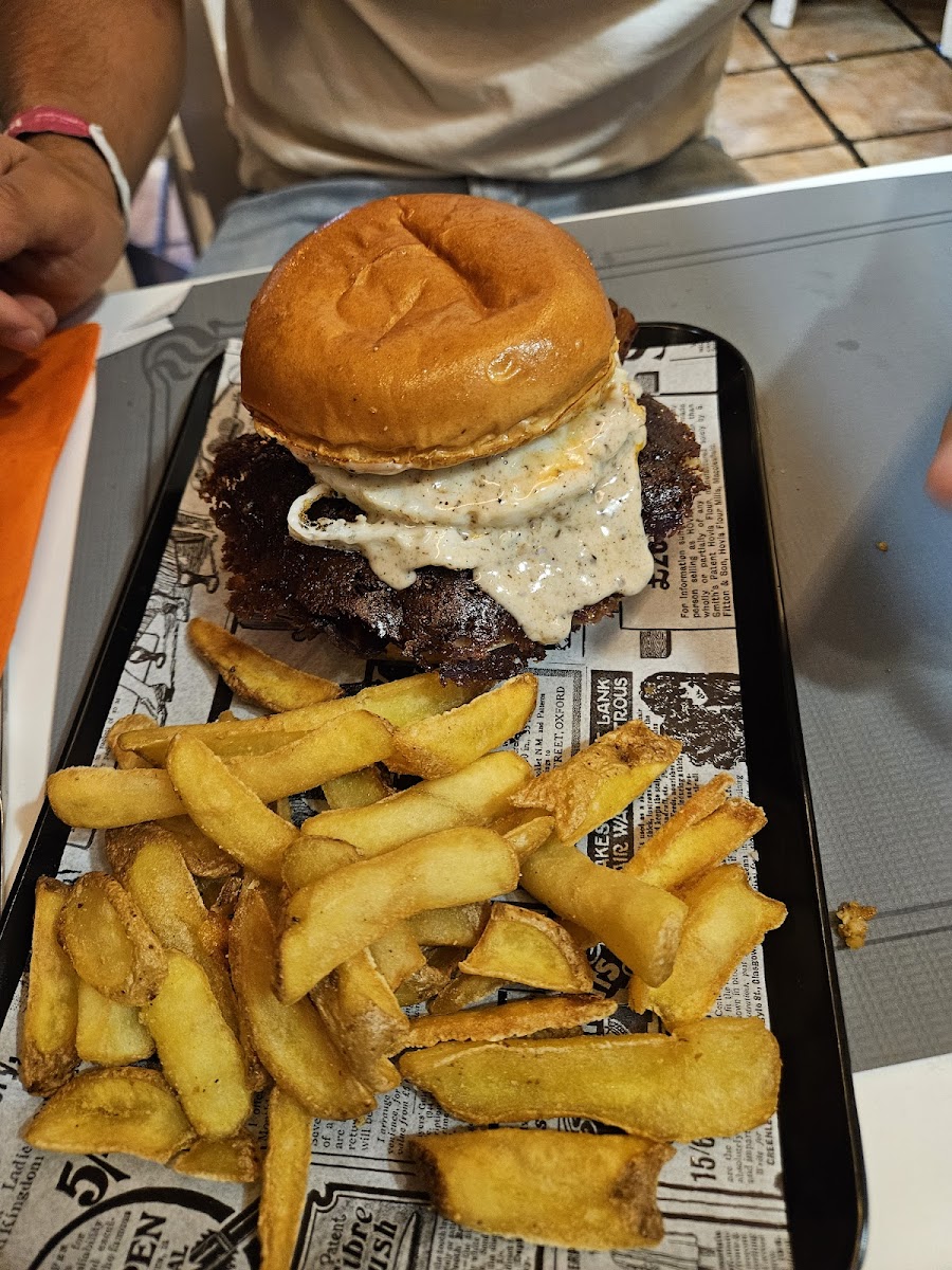 Tremendus Burger Bar Photo 5