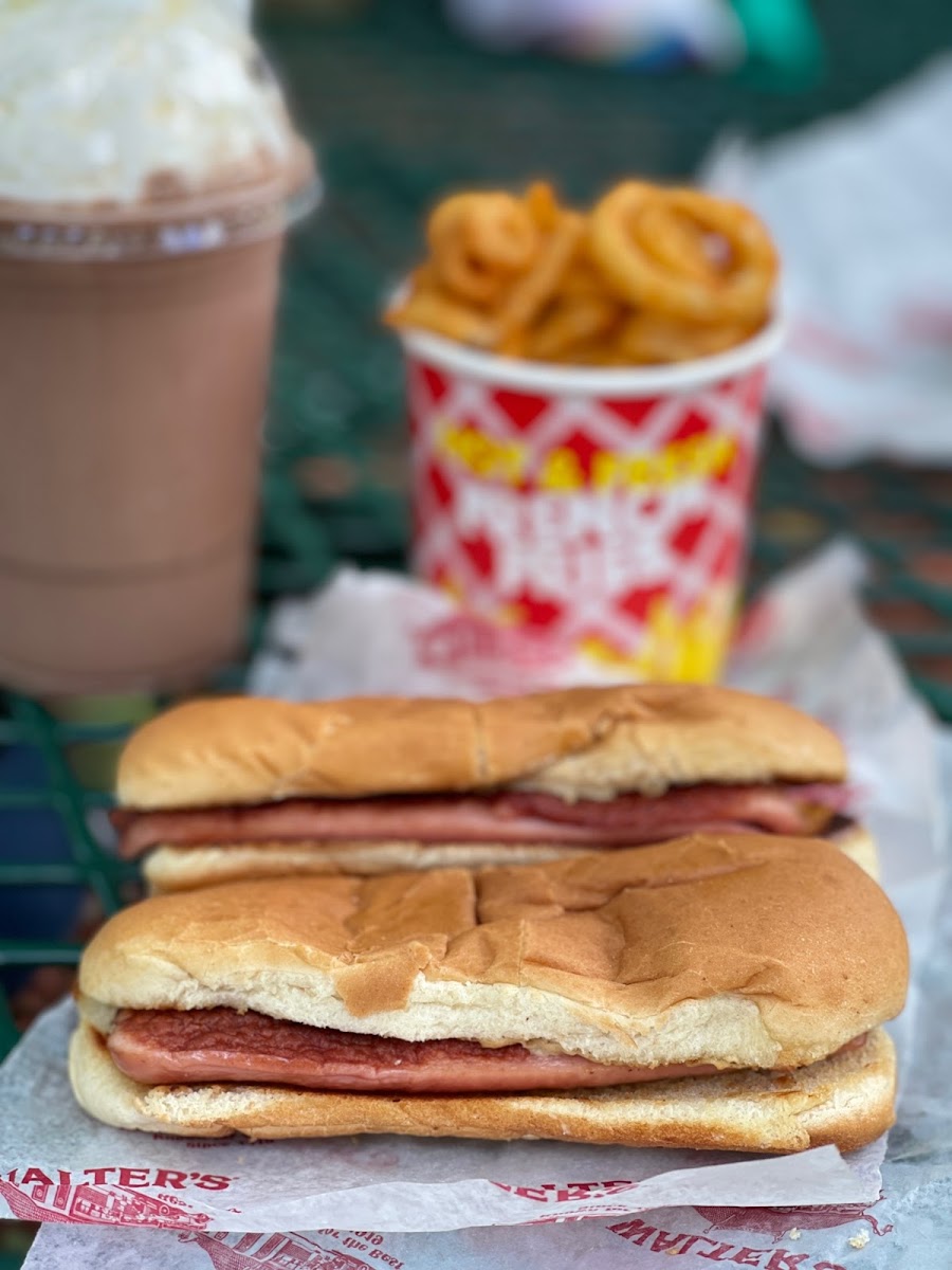 Walter's Hot Dogs - Mamaroneck Photo 6
