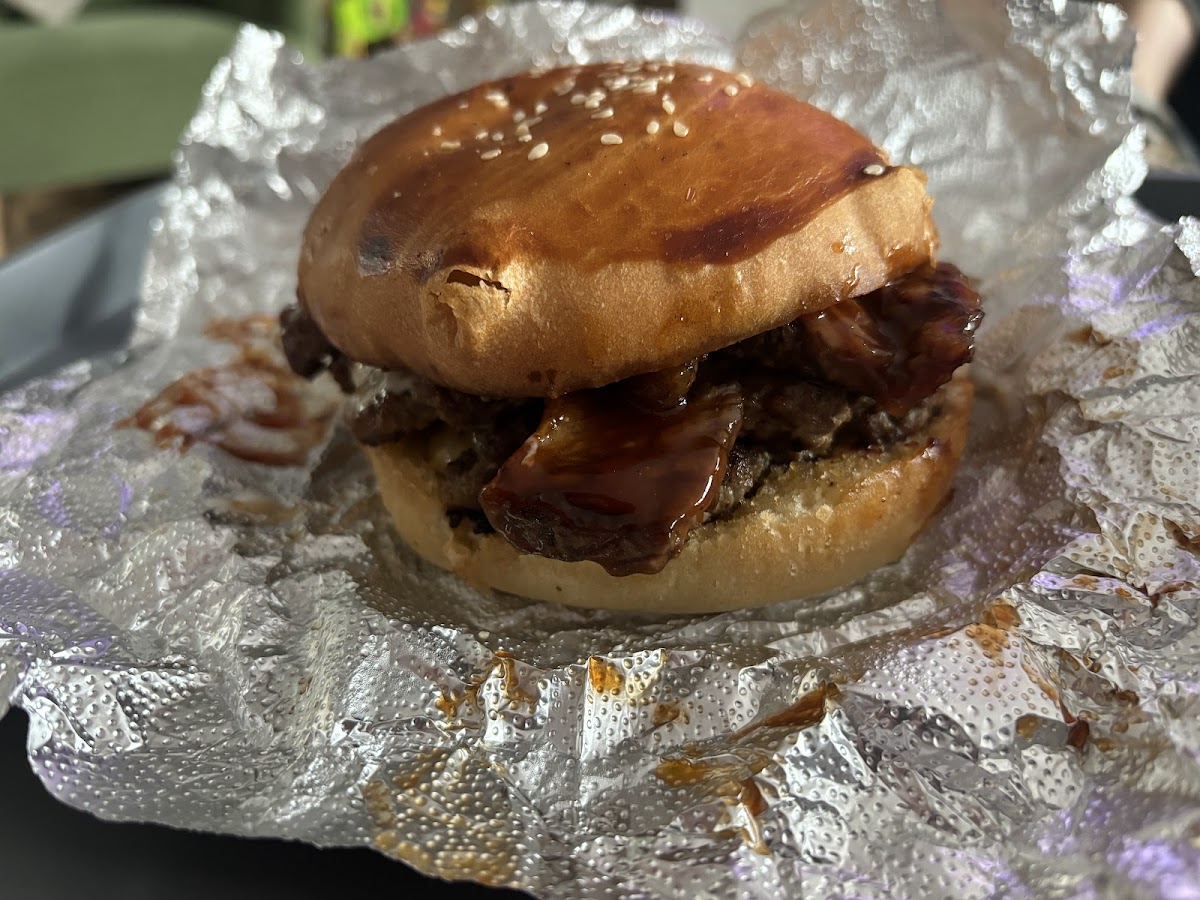 100 Smash Burger Photo 2