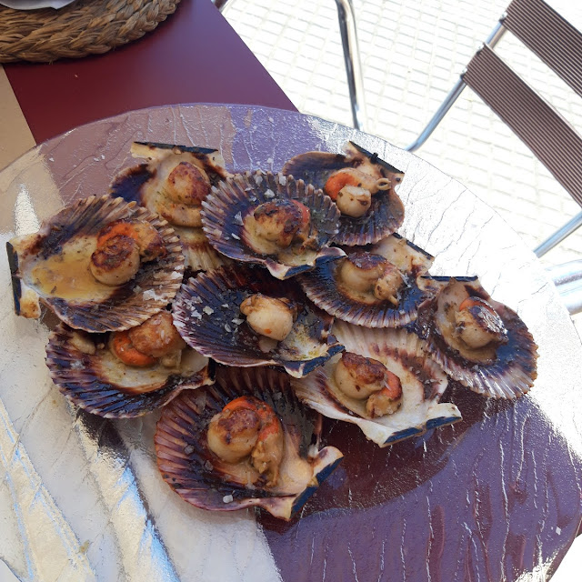 Zamburiñas A la Plancha Y Navajas