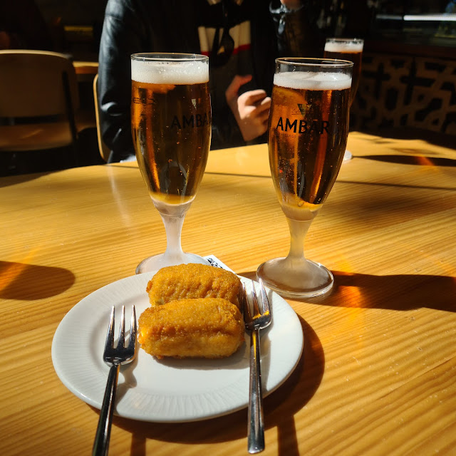 Cerveza Con Croquetas de Cabrales