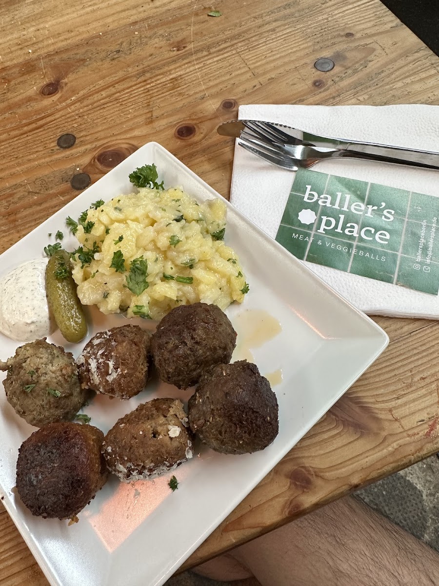 baller's place - beef and vegan balls Photo 5