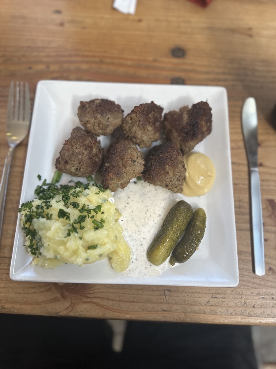 baller's place - beef and vegan balls Photo 8