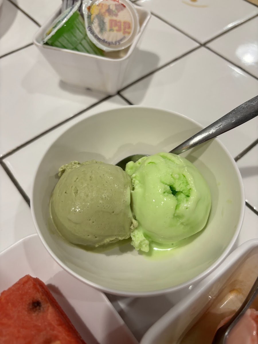 Kinn's The Buta Korat in Town Photo 10