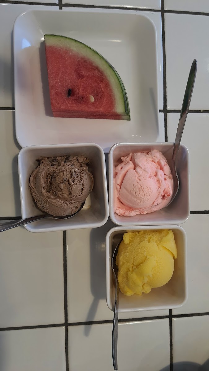Kinn's The Buta Korat in Town Photo 8