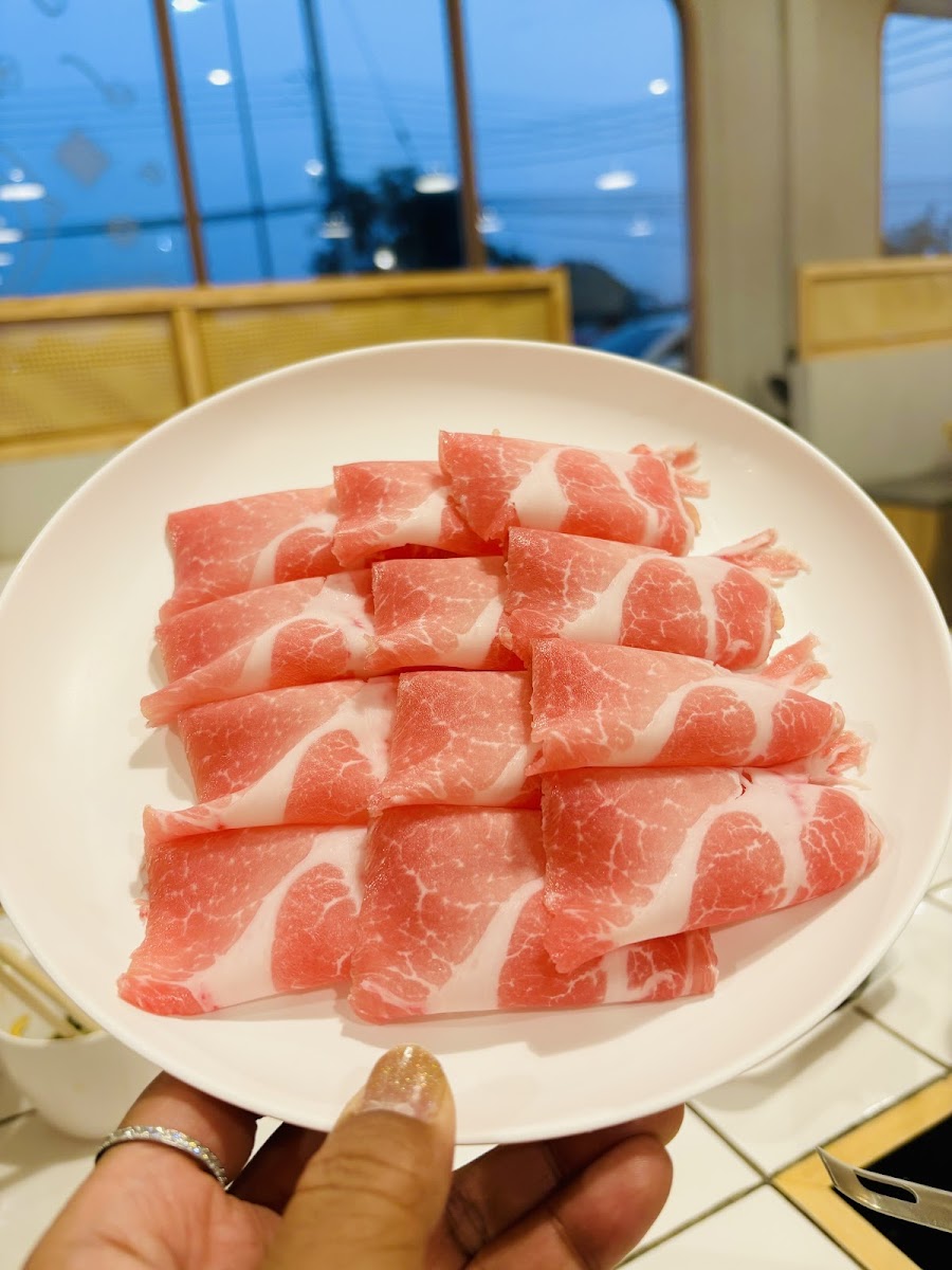 Kinn's The Buta Korat in Town Photo 9