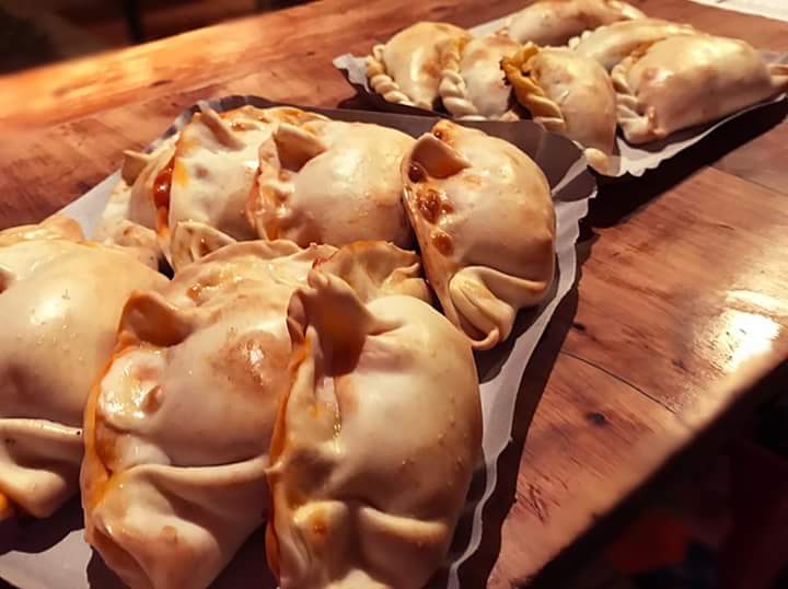 “Salsa” Pizza a la Piedra - Empanadas - Bebidas Photo 5