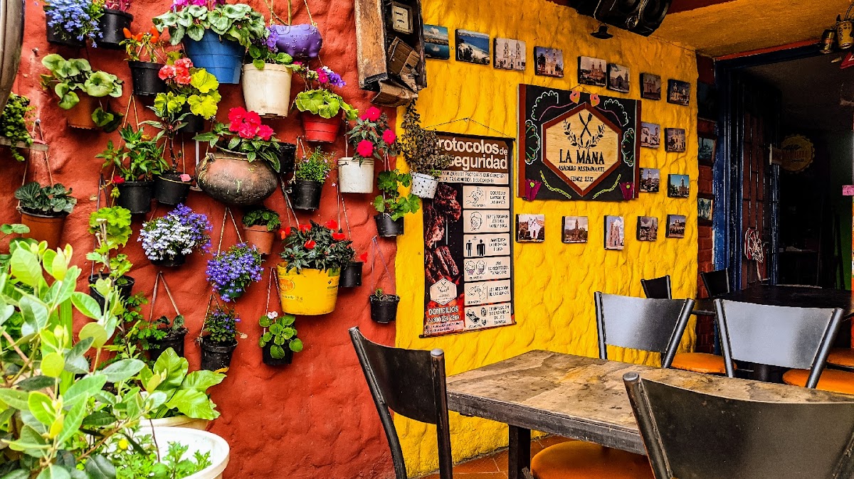 LA MANA Asadero Restaurante