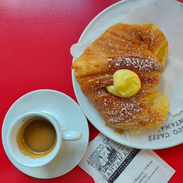 Cappucino Croissant Et Orange Préssée